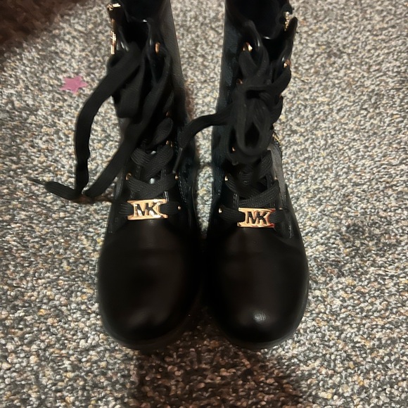 Michael Kors girls boots size 11. - Picture 4 of 5